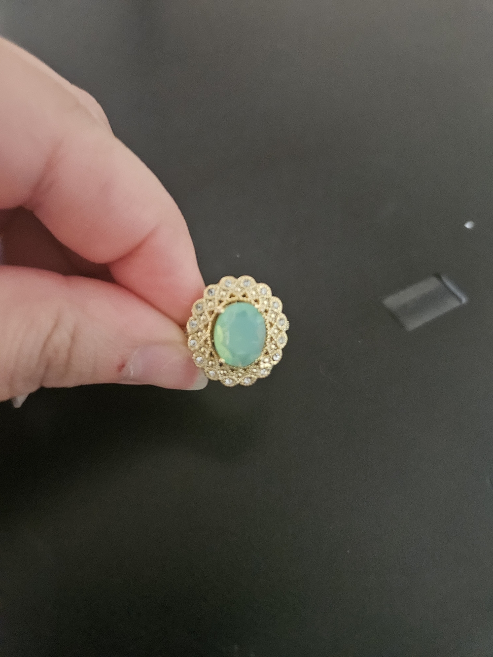 Source Unknown Gold-Tone Ring with Green Ova Faux Stone Size 8 - Picture 2 of 9